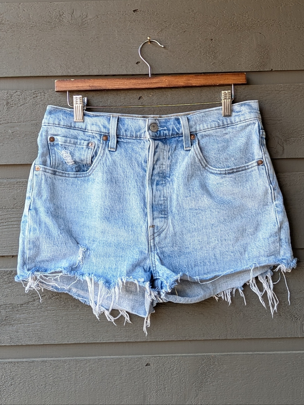 Levi's 501 Light Blue Wash Frayed Hem Denim Shorts Button Fly Size 31
